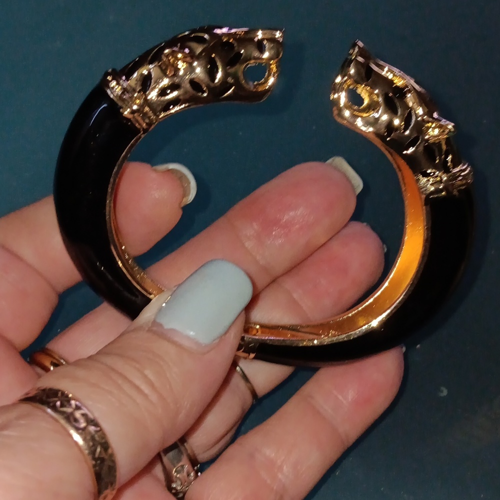 Black and gold leopard head fashion bracelet